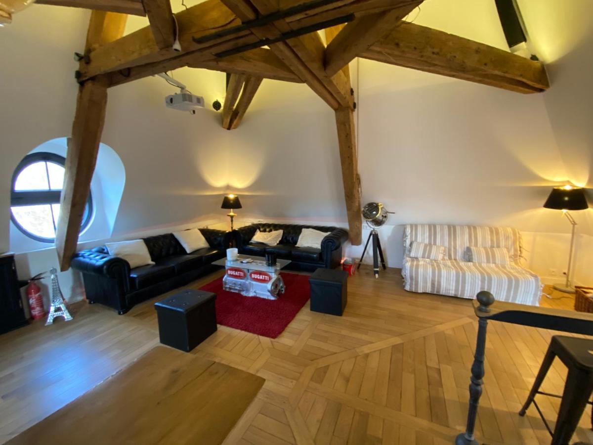 Loft Dans Le Clocher Face Au Chateau Bonnelles Exterior foto