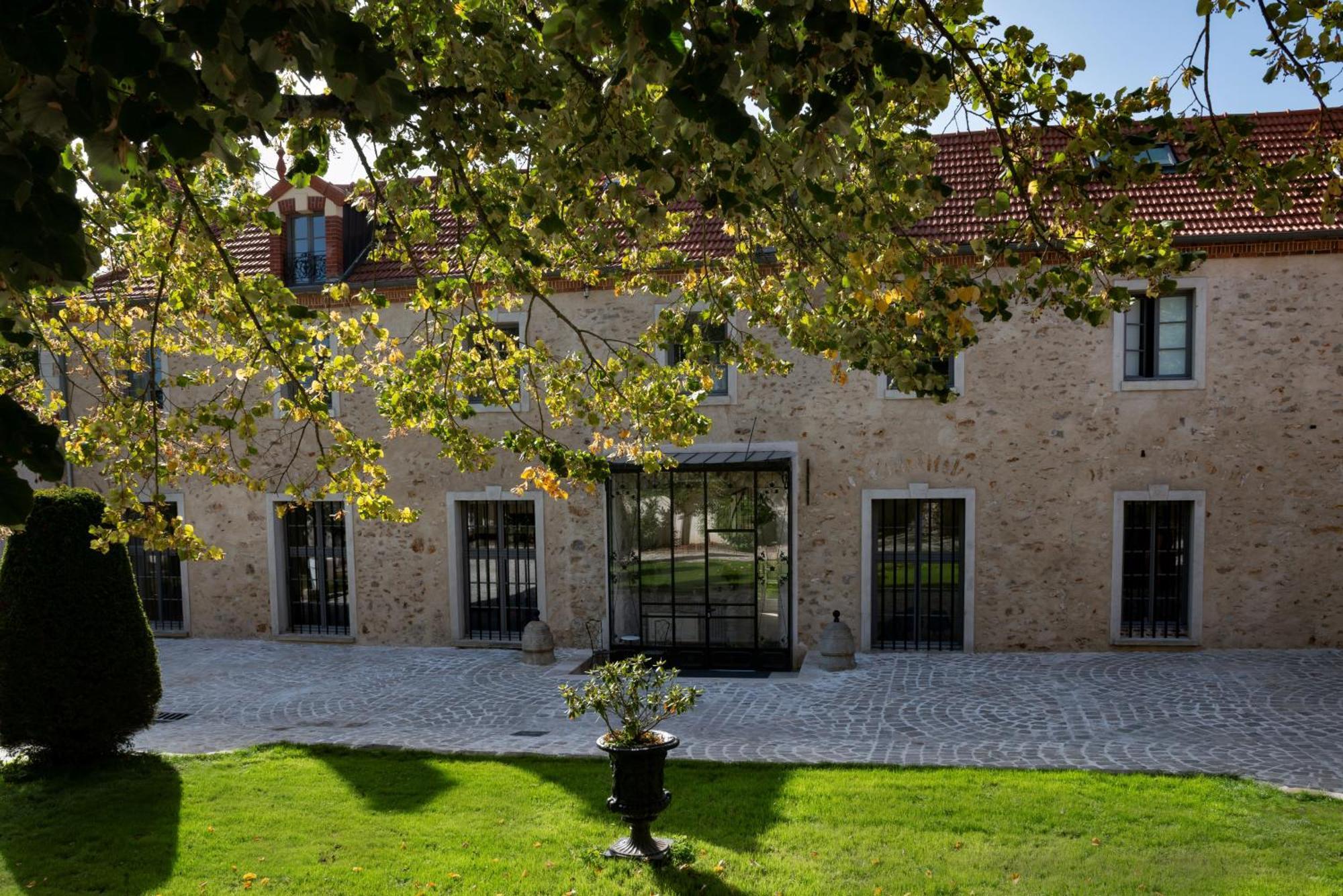 Loft Dans Le Clocher Face Au Chateau Bonnelles Exterior foto