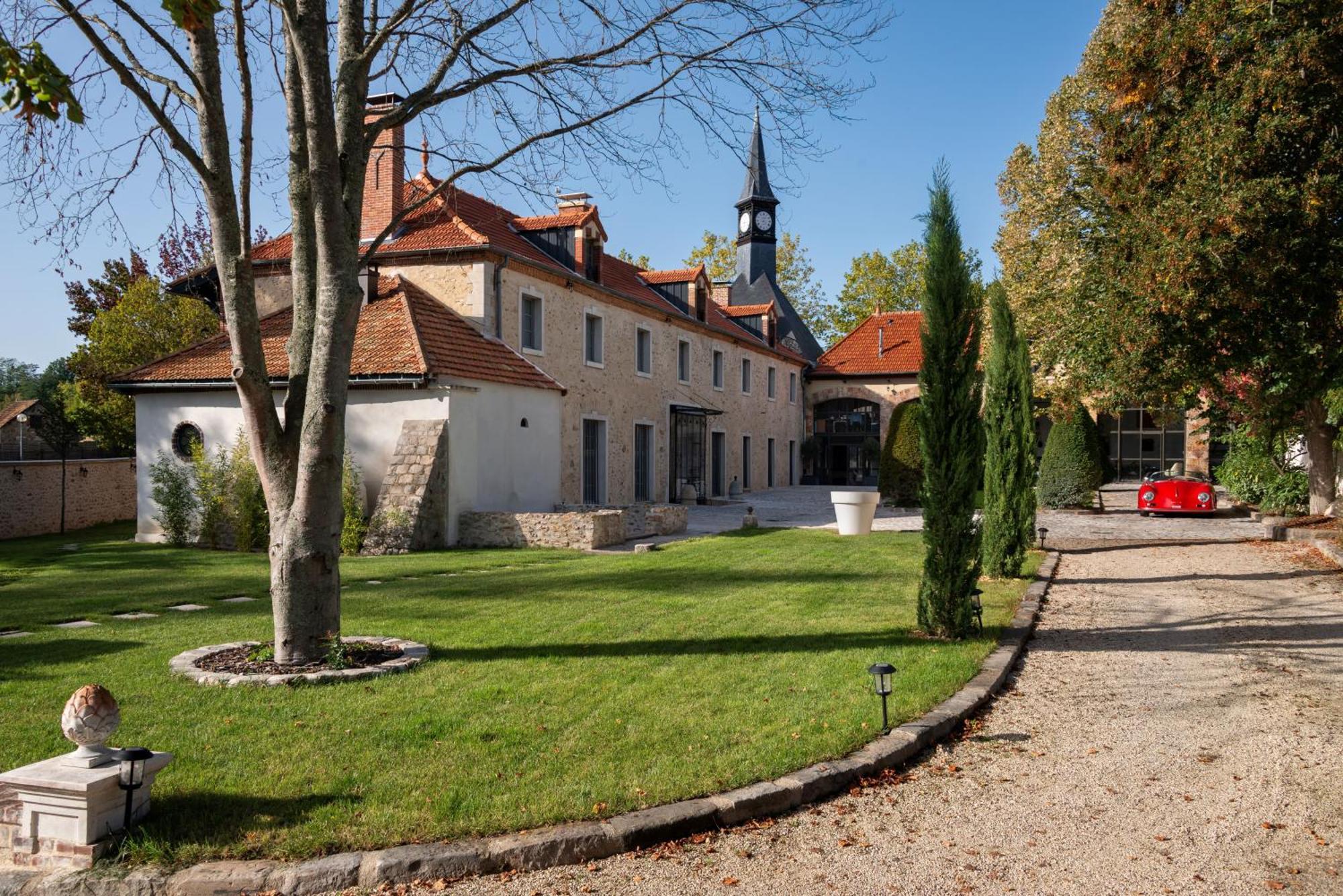 Loft Dans Le Clocher Face Au Chateau Bonnelles Exterior foto